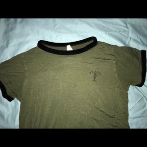 ALIEN PEACE SIGN T-SHIRT